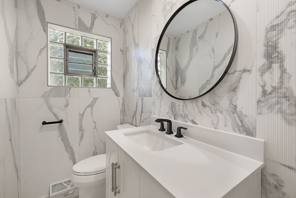 566 N Howard Avenue - Photo 13