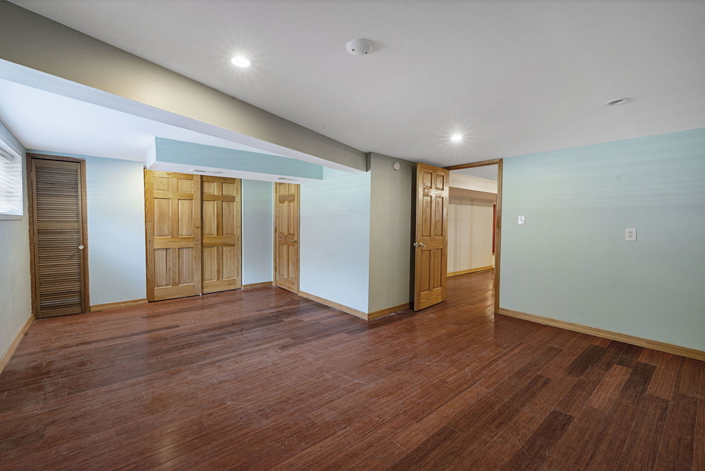 566 N Howard Avenue - Photo 14