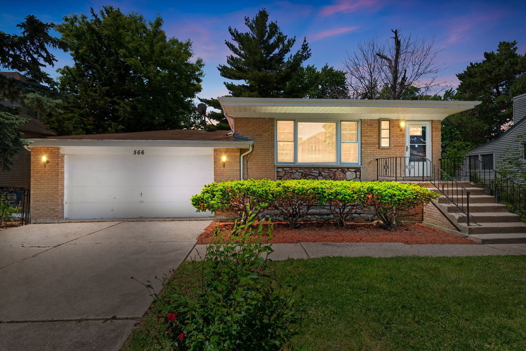 566 N Howard Avenue - Photo 0