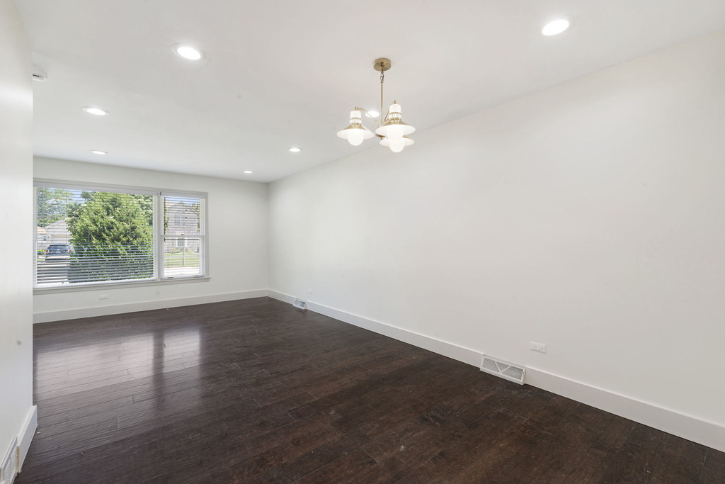 566 N Howard Avenue - Photo 3