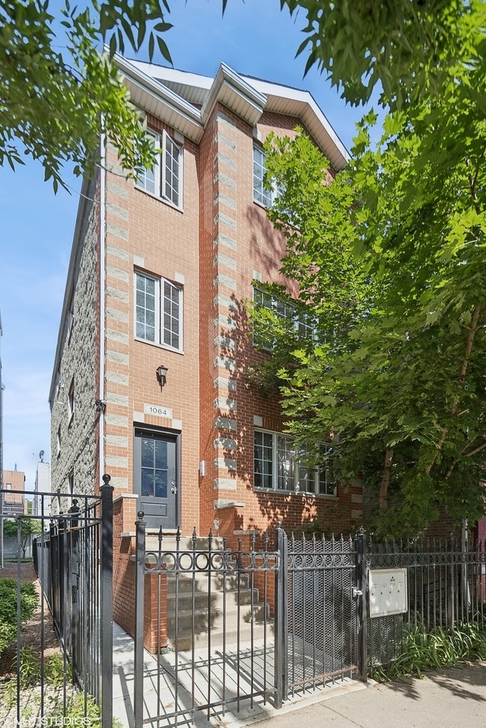 1064 N Marshfield Avenue - Photo 0