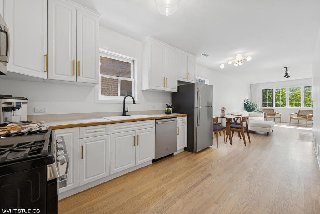 1064 N Marshfield Avenue - Photo 2