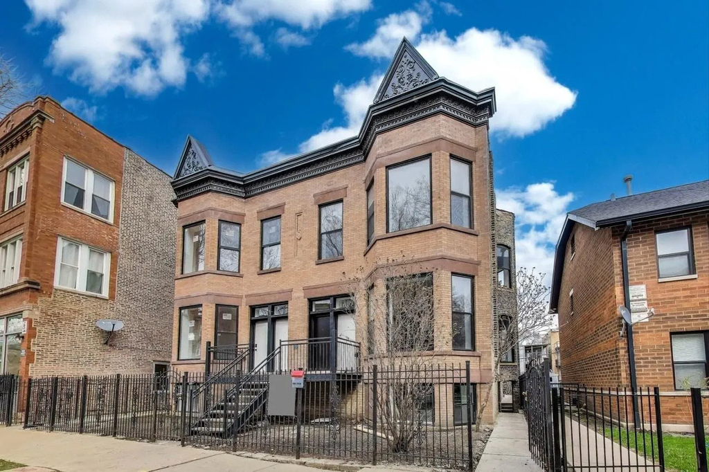 1309 N Rockwell Street - Photo 0