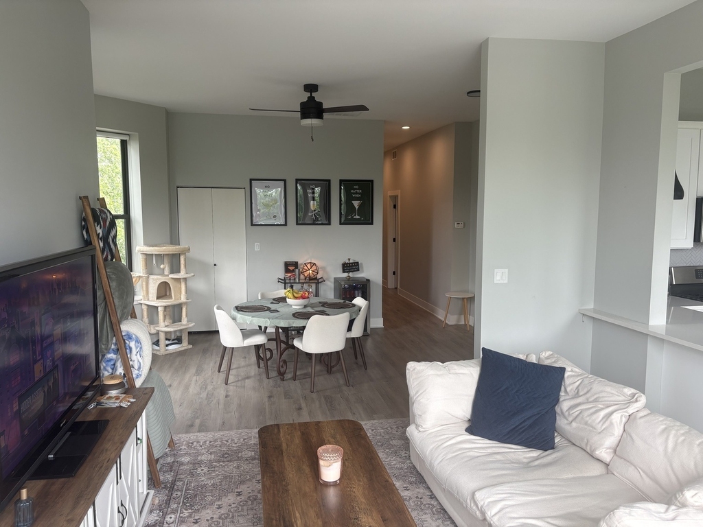 1456 W Addison Street - Photo 3