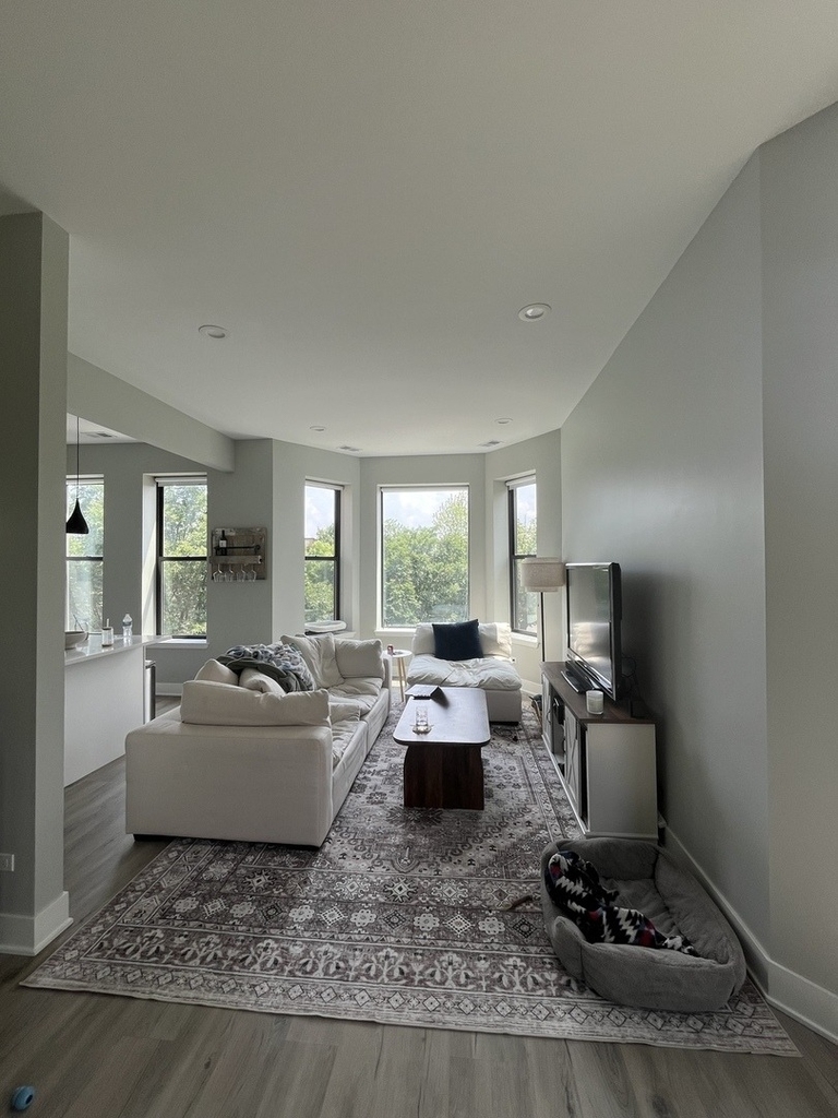 1456 W Addison Street - Photo 2