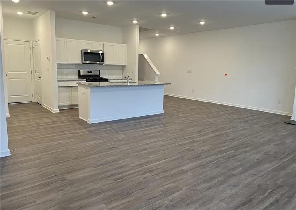 6050 Sanford Place N - Photo 2