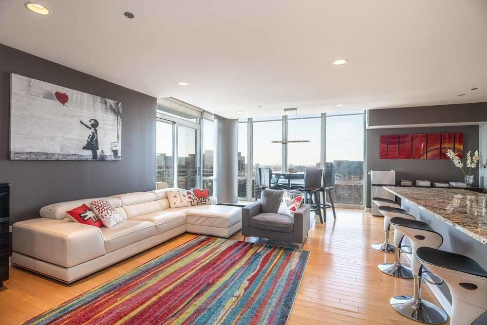 737 W Washington Boulevard - Photo 1