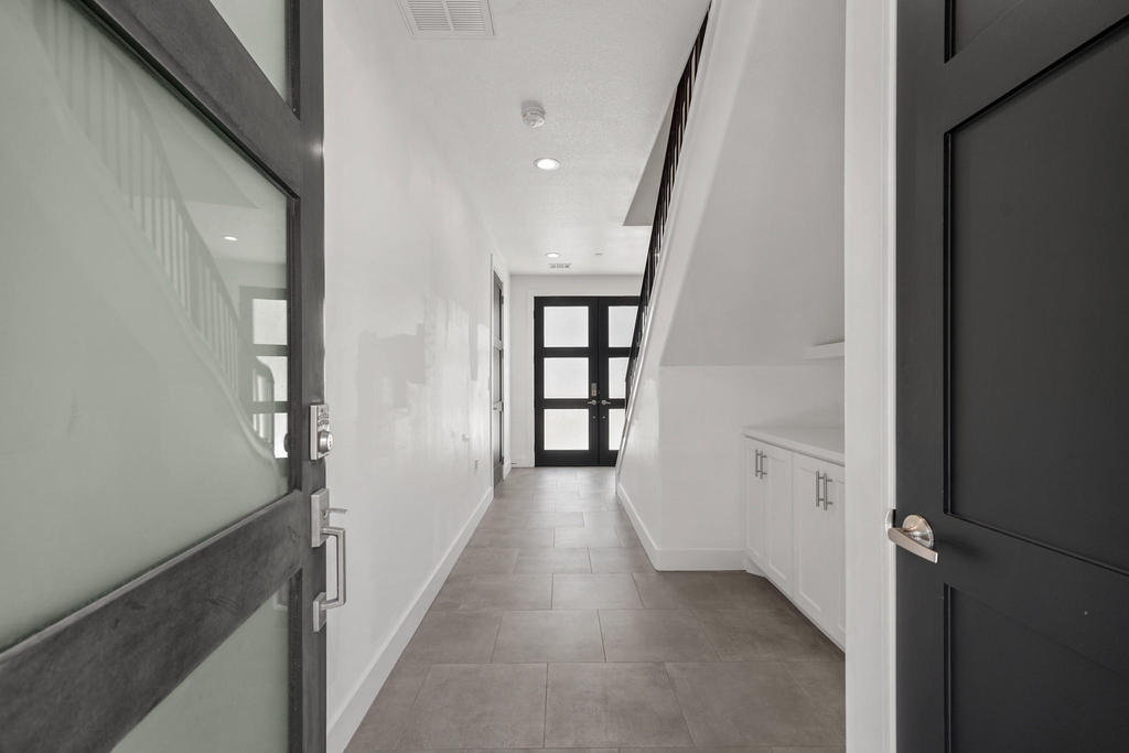 5345 Larkin Street - Photo 3