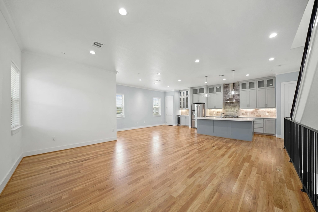 5345 Larkin Street - Photo 5