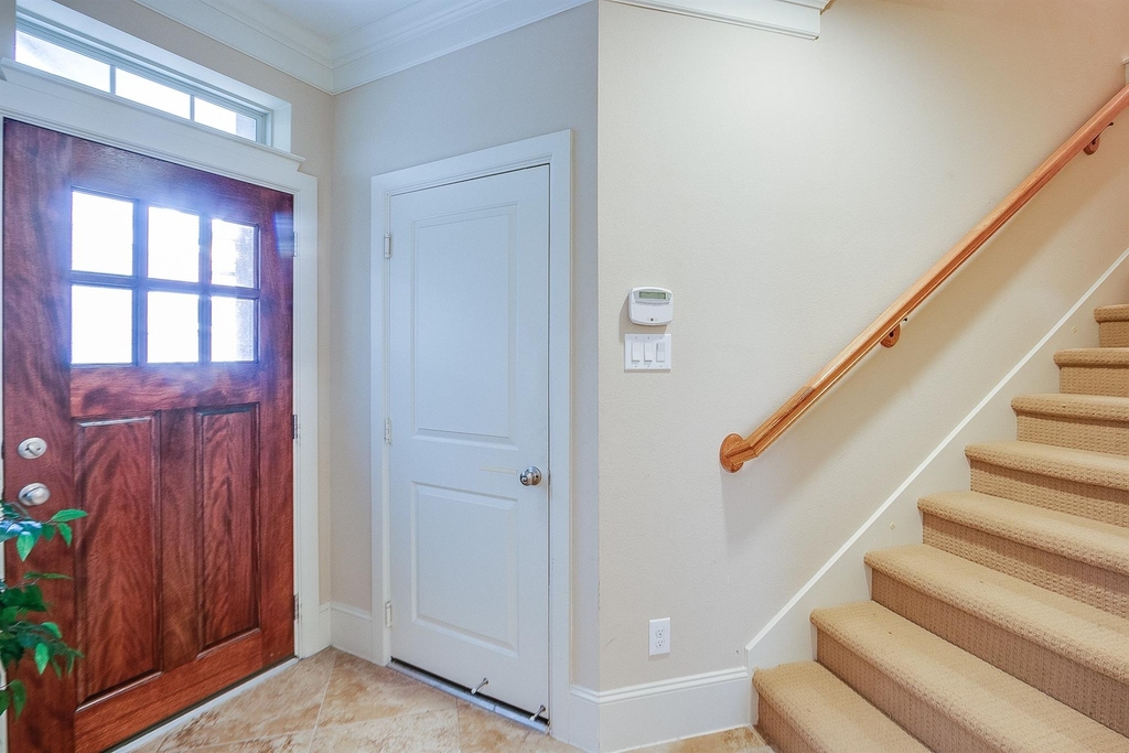 760 Nicholson Street - Photo 4