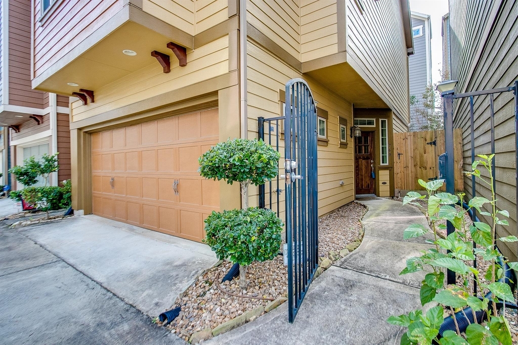 760 Nicholson Street - Photo 2
