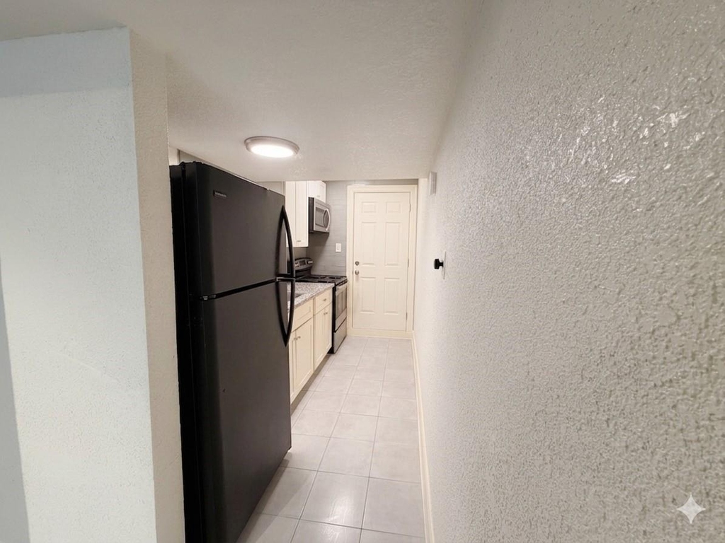 2127 Maximillian - Photo 2