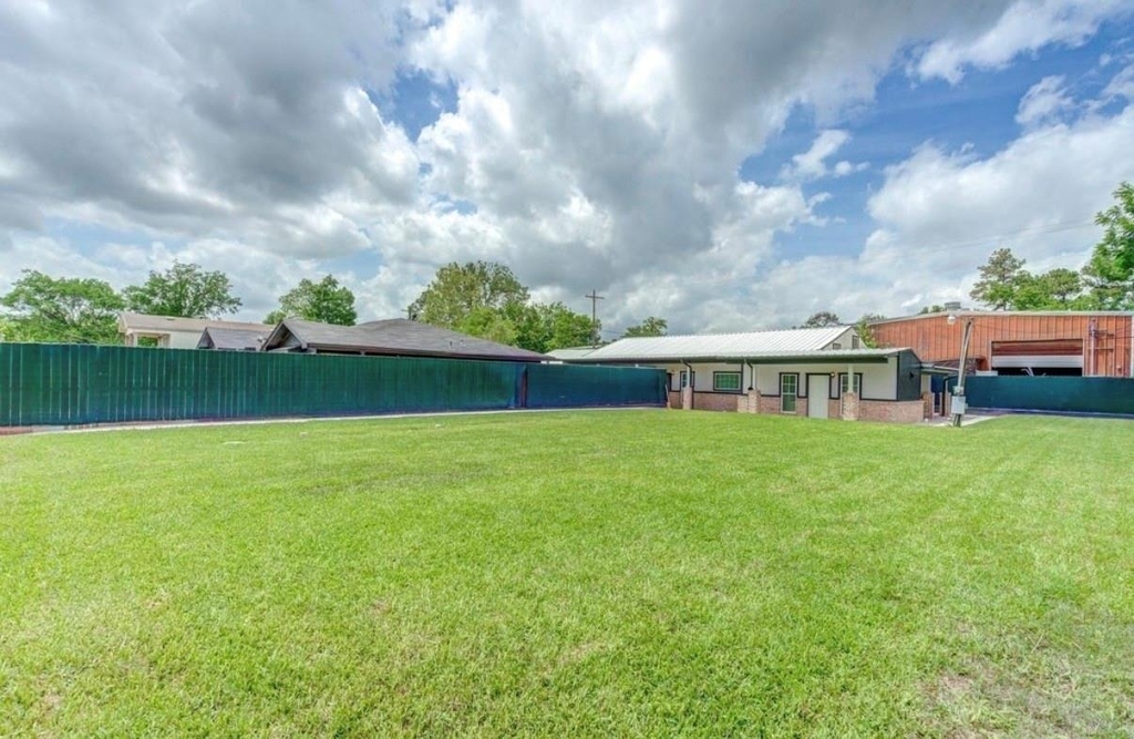 2127 Maximillian - Photo 6