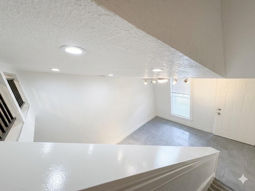 2127 Maximillian - Photo 4