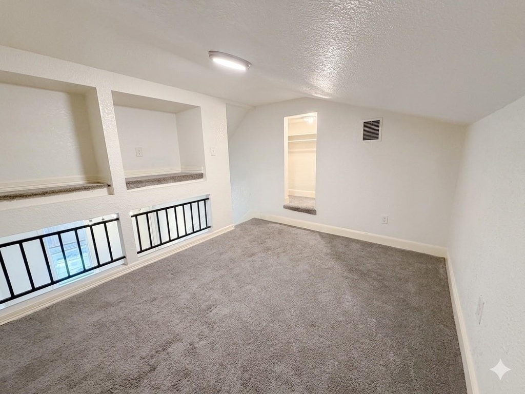 2127 Maximillian - Photo 5