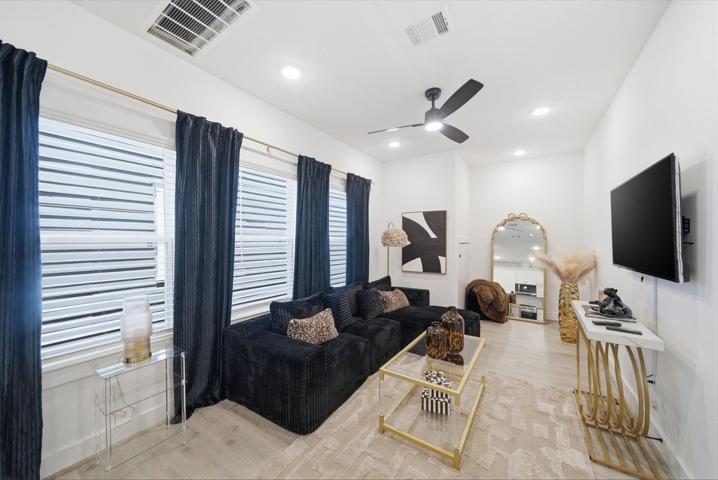 1352 W 24th Street - Photo 2