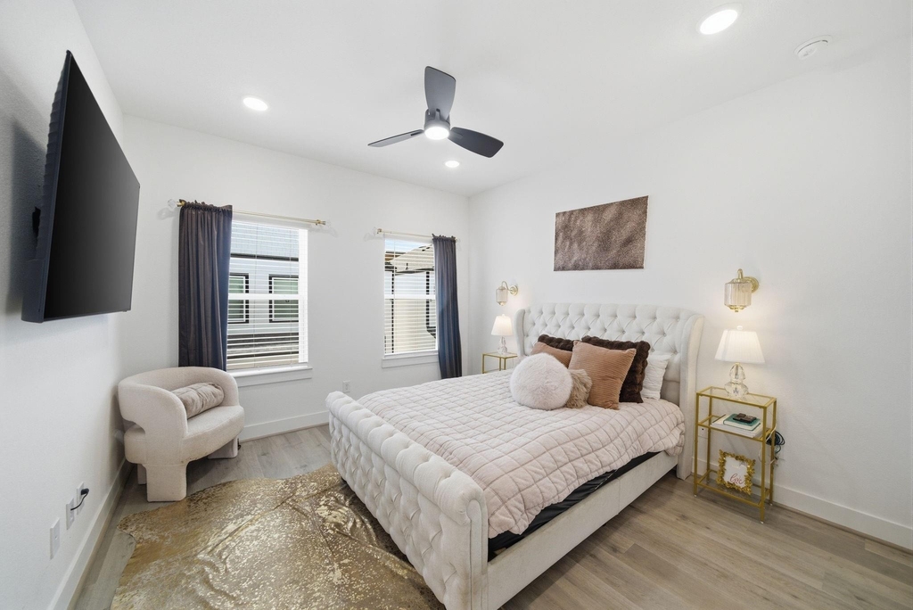 1352 W 24th Street - Photo 13