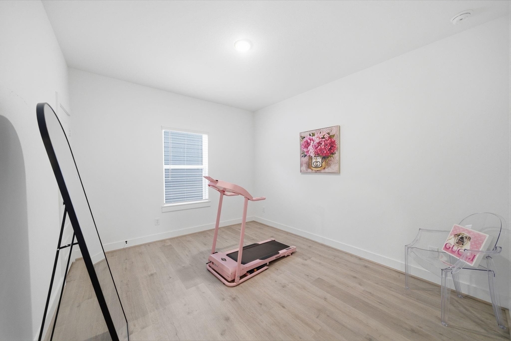 1352 W 24th Street - Photo 7
