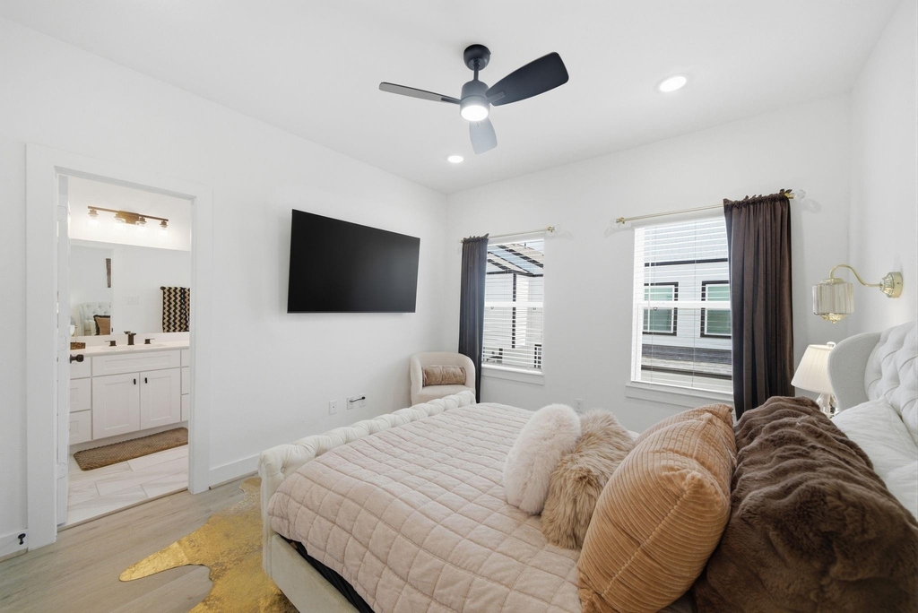 1352 W 24th Street - Photo 14