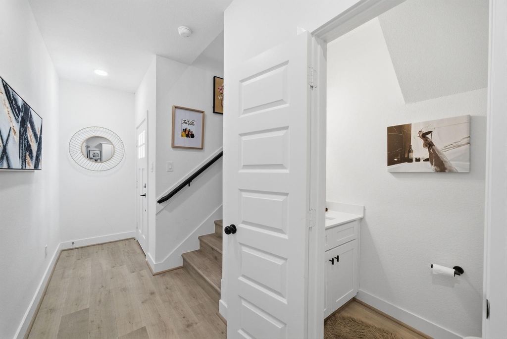 1352 W 24th Street - Photo 10