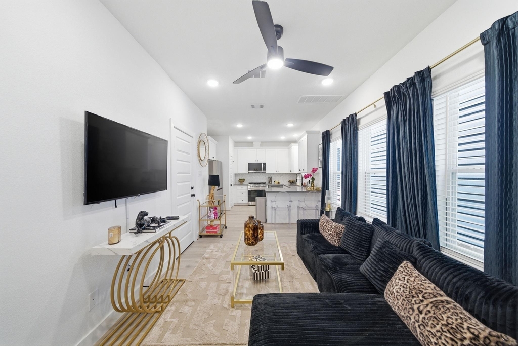 1352 W 24th Street - Photo 3