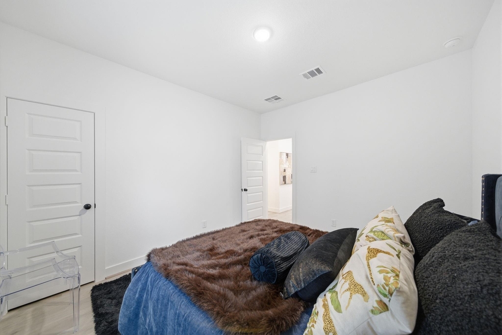 1352 W 24th Street - Photo 12