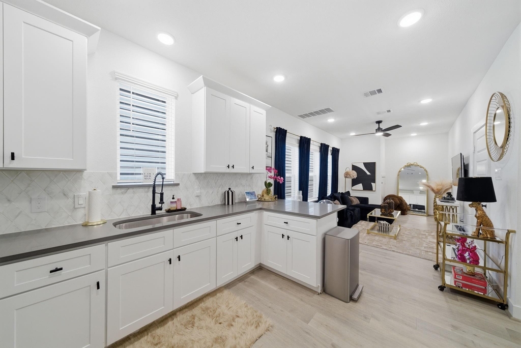 1352 W 24th Street - Photo 6