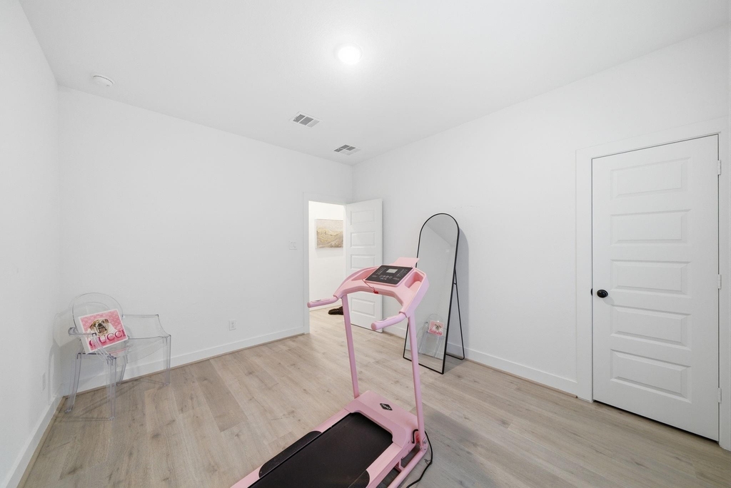 1352 W 24th Street - Photo 8