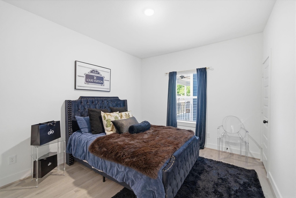 1352 W 24th Street - Photo 11