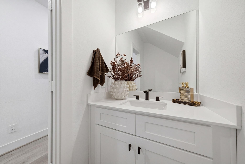 1352 W 24th Street - Photo 15