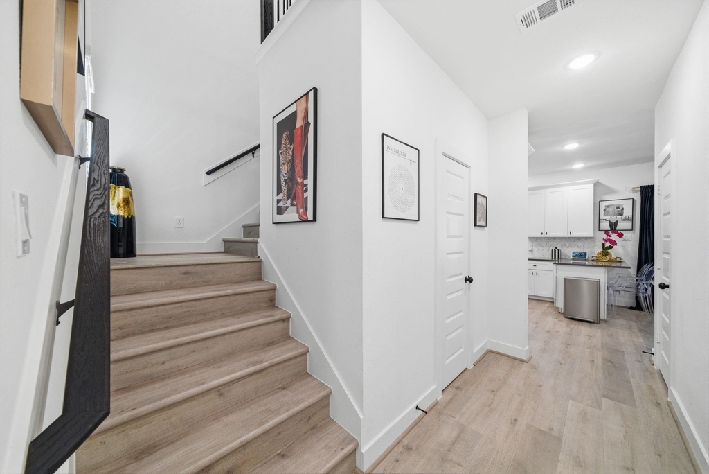 1352 W 24th Street - Photo 9