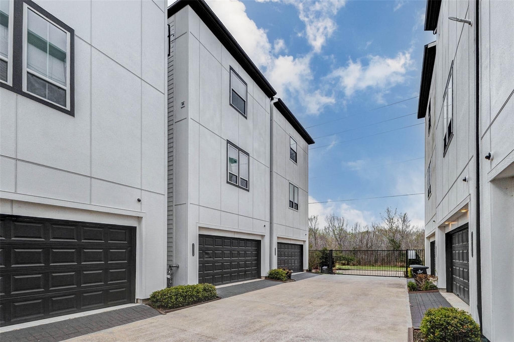 2802 Grand Fountains Drive - Photo 2