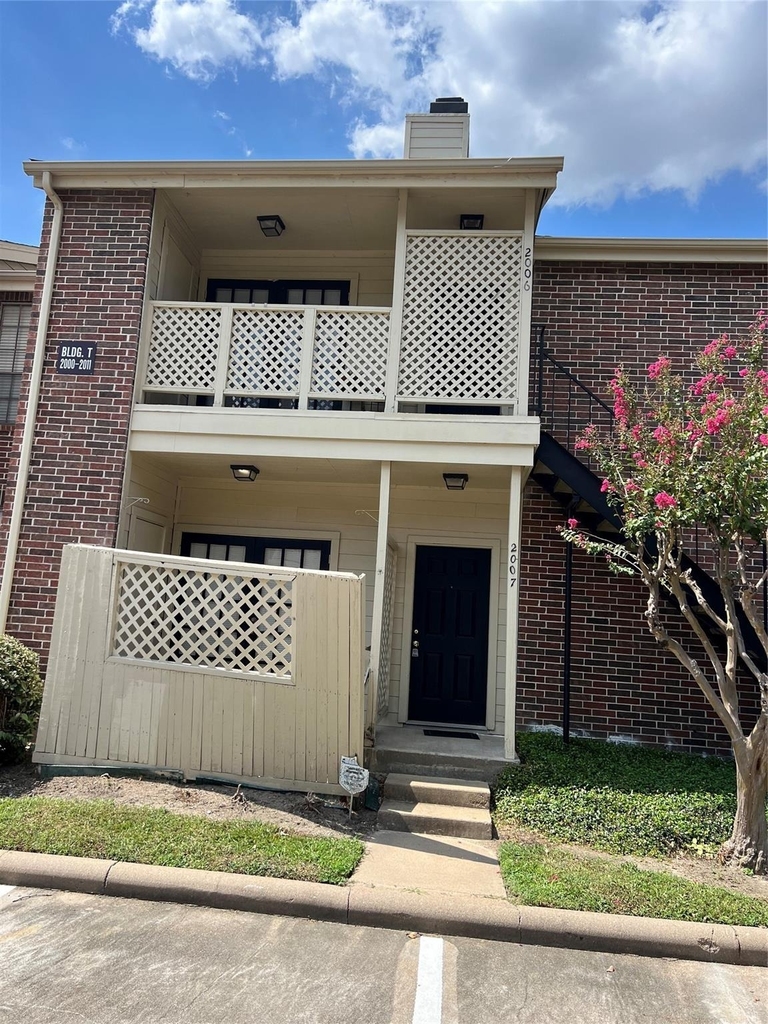 2121 El Paseo Street - Photo 2