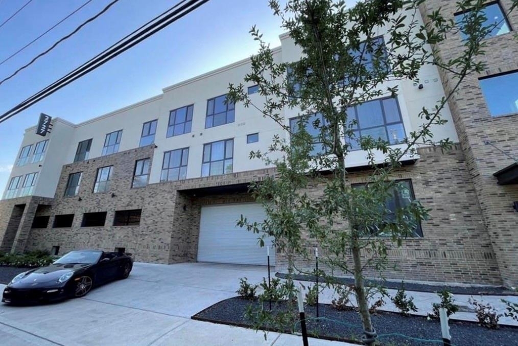 2727 Houston Avenue - Photo 0