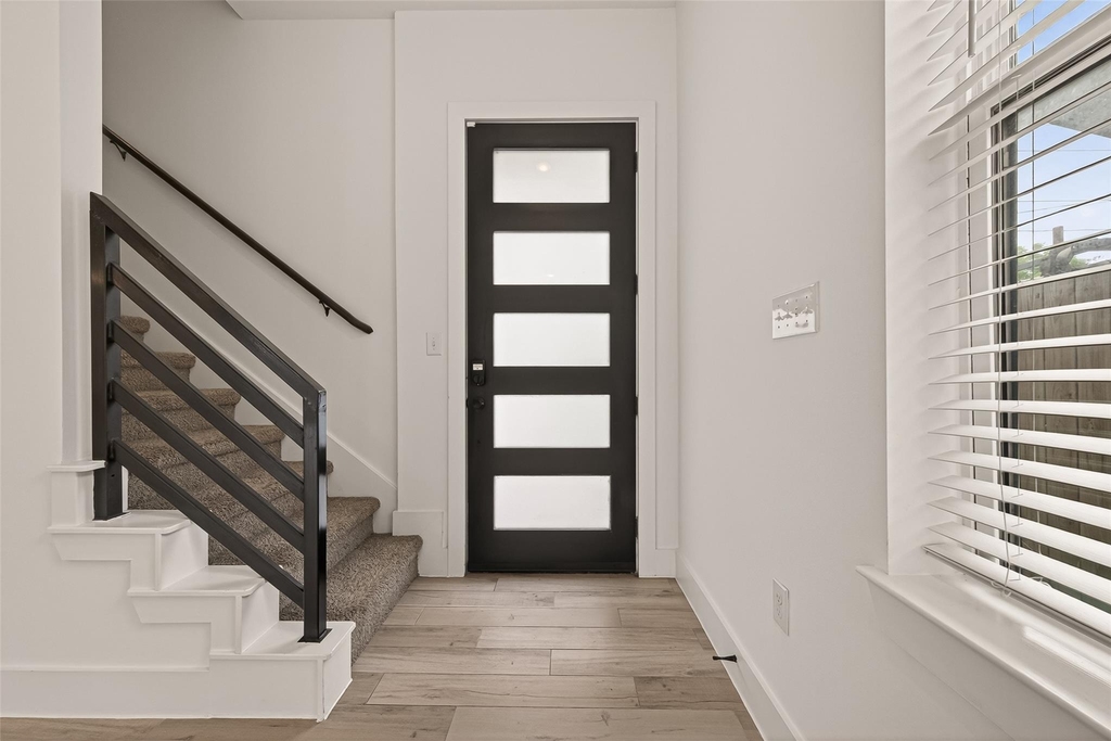 5206 Firnat Street - Photo 3