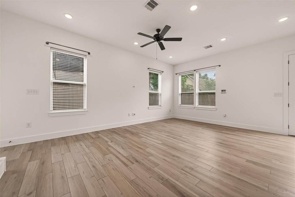 5206 Firnat Street - Photo 7