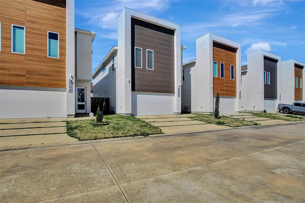 5507 Robusto Place - Photo 1