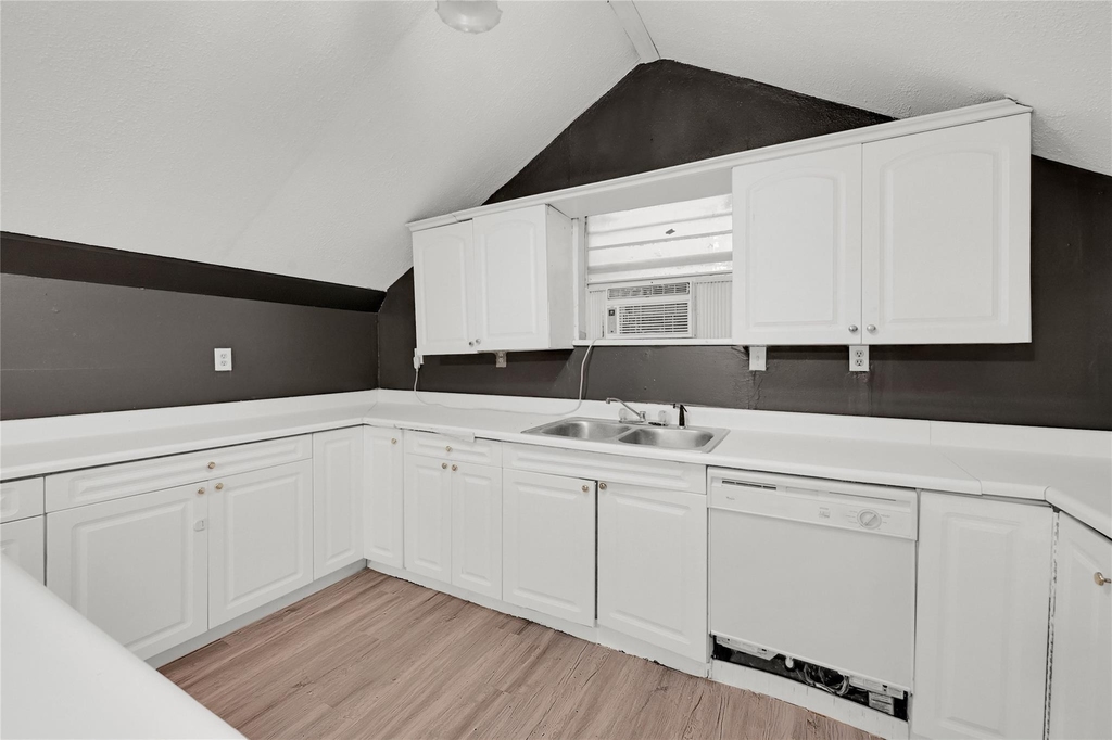 310 N Rock Island St - Photo 3