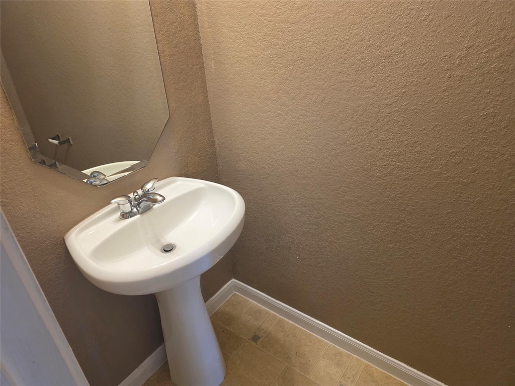 15515 Martineau Street - Photo 16