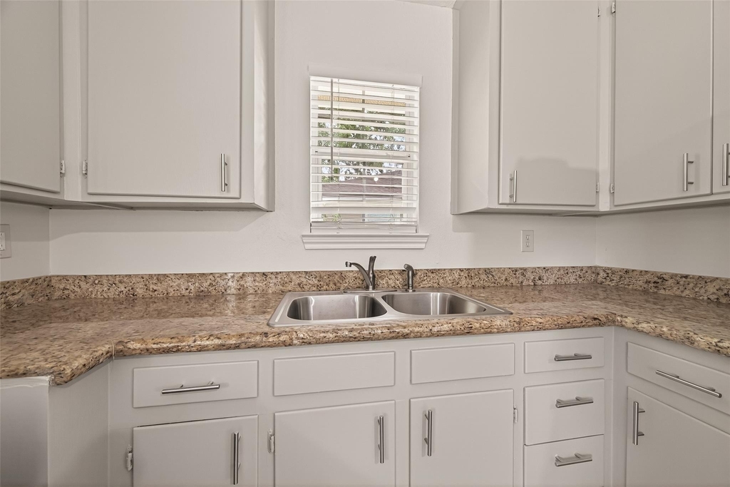 14022 Rosecrest Drive - Photo 6