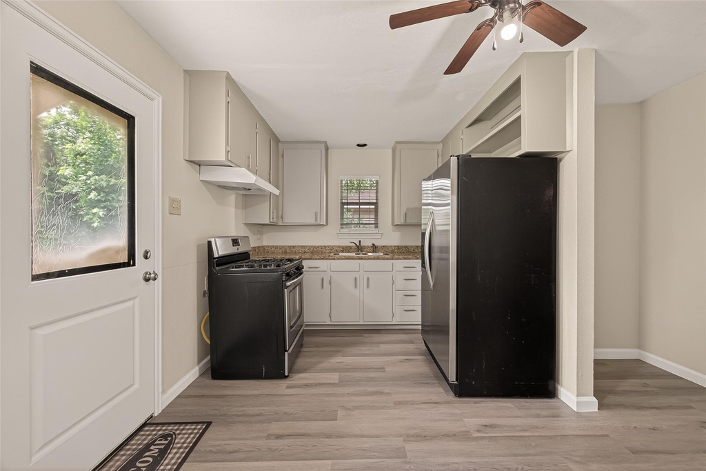 14022 Rosecrest Drive - Photo 5