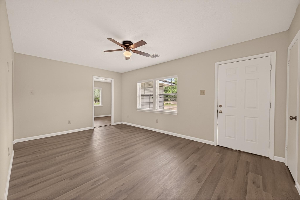 14022 Rosecrest Drive - Photo 2
