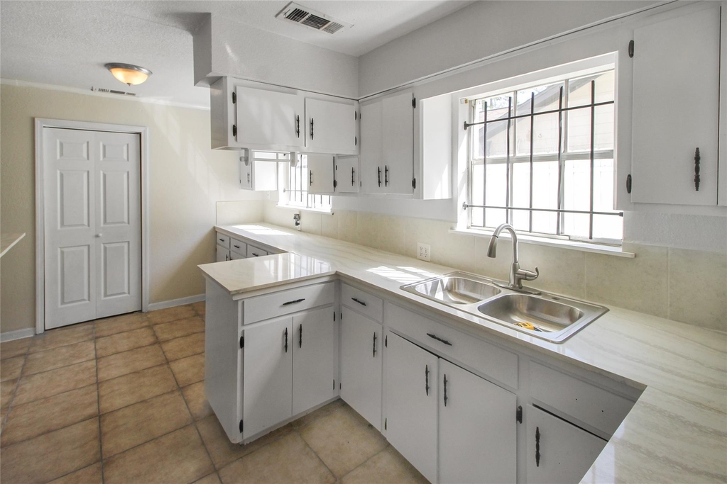 10322 Nold Drive - Photo 2
