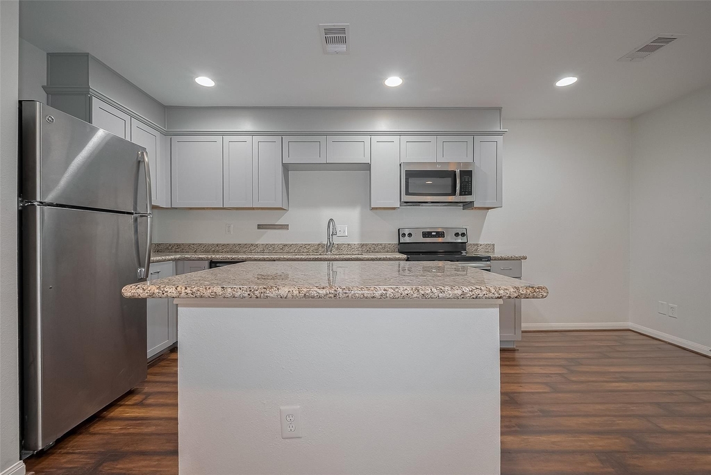 5333 Richmond Avenue - Photo 1