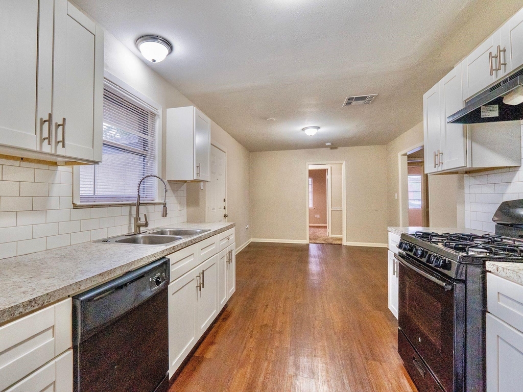 2918 16th Avenue N - Photo 6