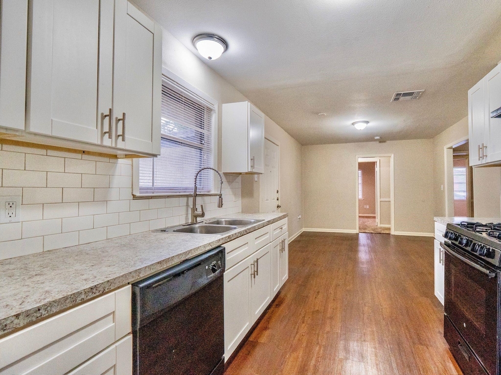 2918 16th Avenue N - Photo 5