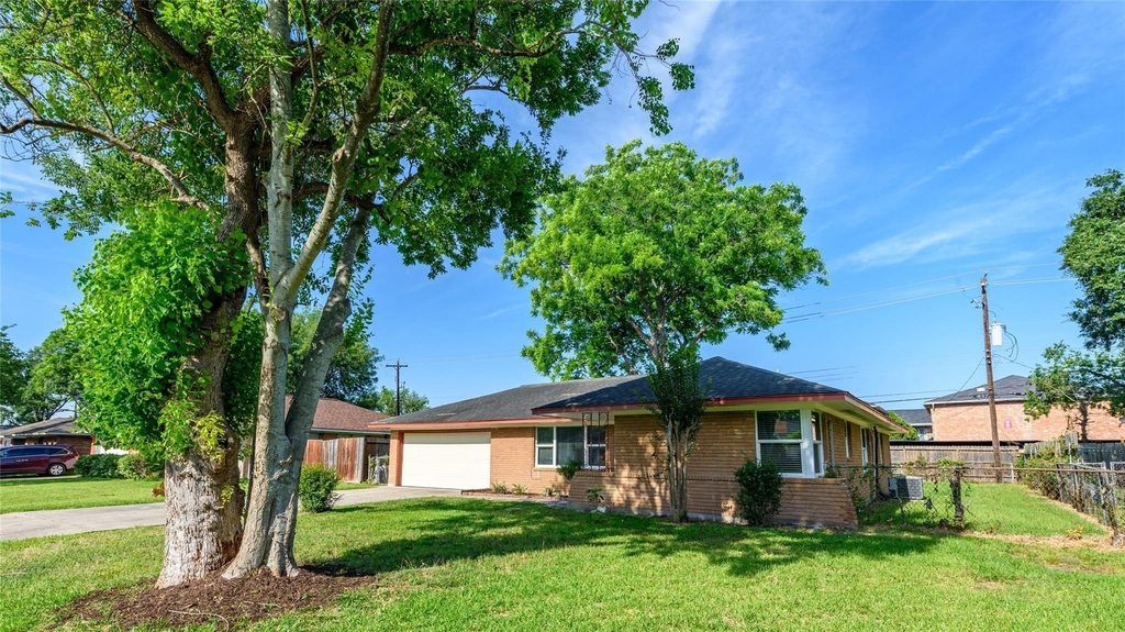 9109 Lugary Drive - Photo 2