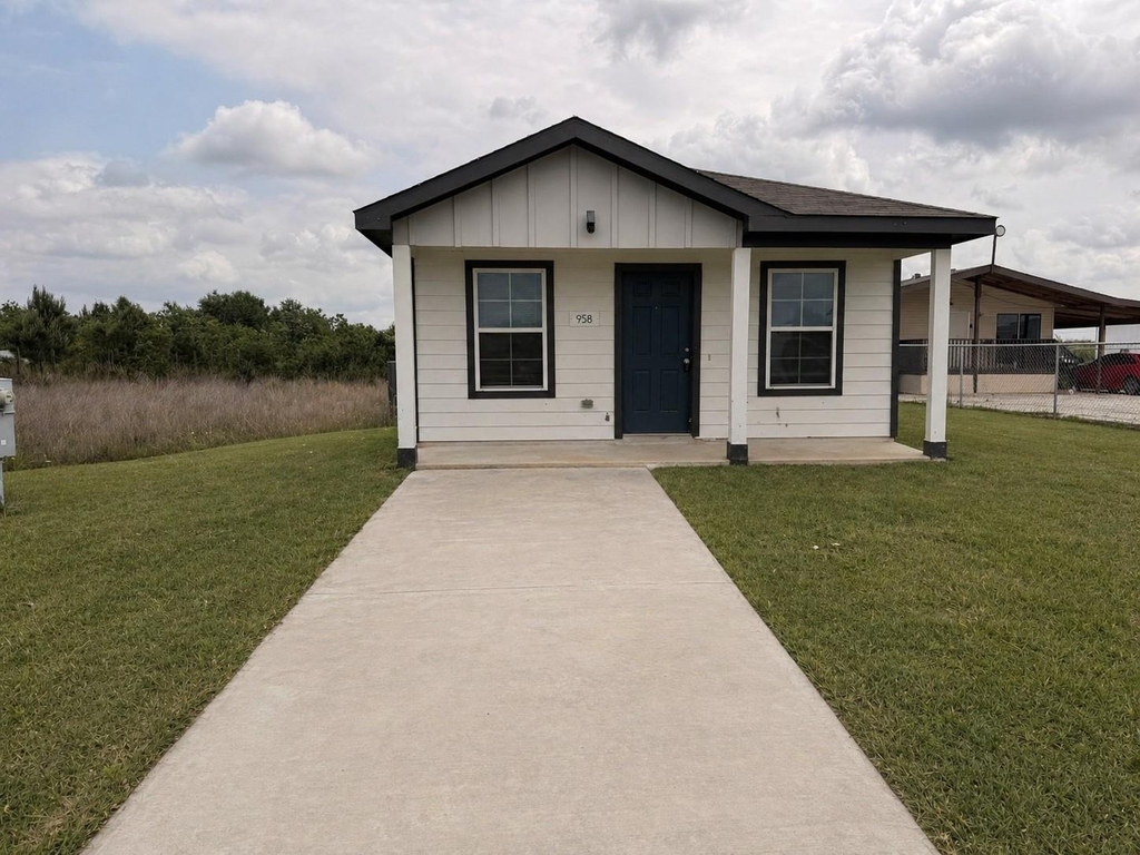 958 Road 5702 - Photo 2