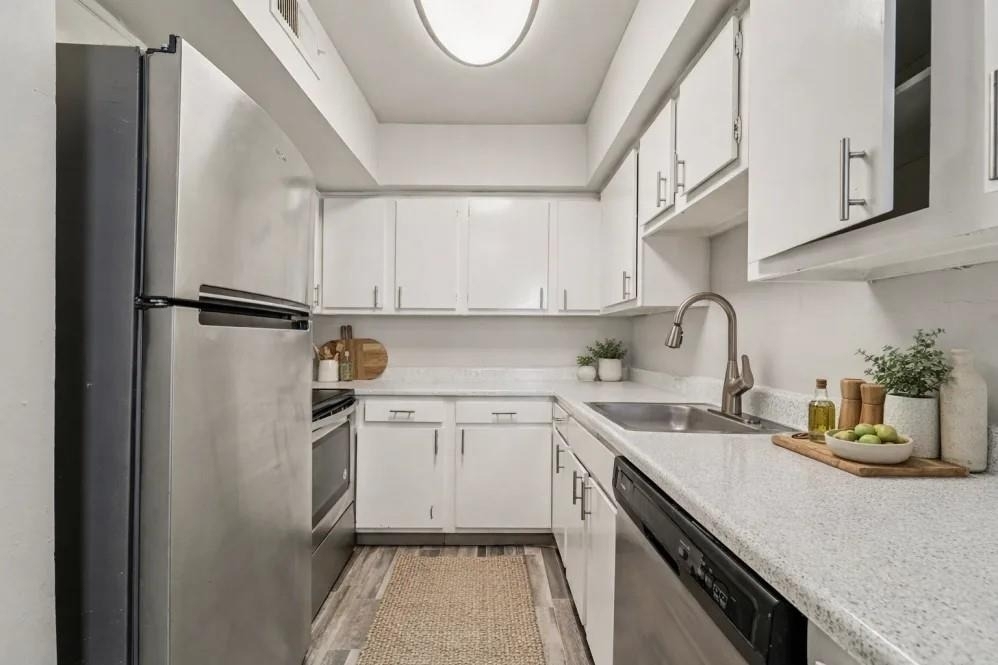 2815 Greenridge Drive - Photo 4