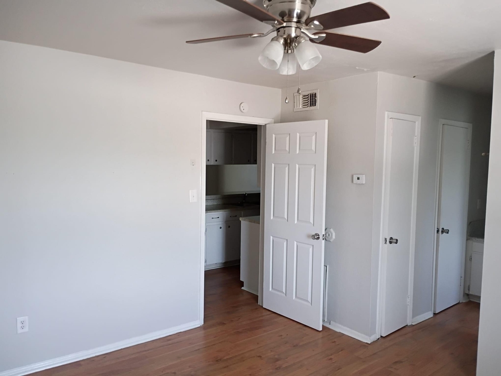 1518 East Avenue - Photo 2